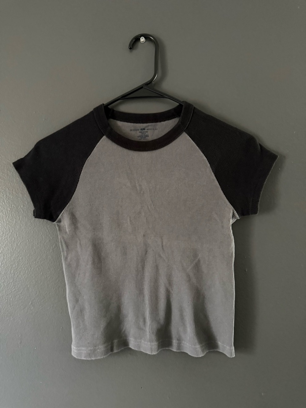 Brandy Melville Ribbed Raglan Short Sleeve Tee in Gray and Black
